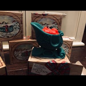Avon Vintage Sleigh Candle In Box BayBerry